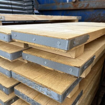 5 Scaffolding Boards (4ft 4″ Long and 9″ Wide) with Blocks Underneath for Stability. Perfect for Scaffolding Tower. Suitable for Builders, DIY and Scaffolders
